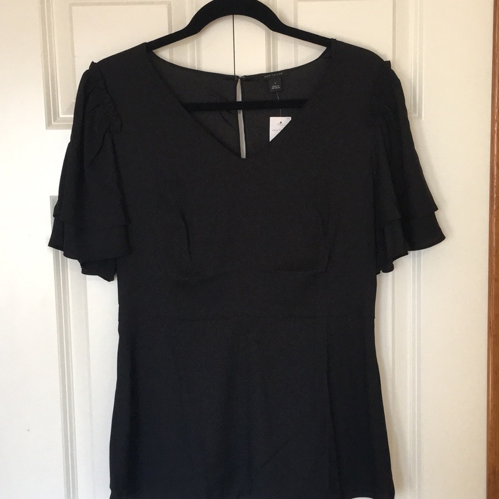💕Great for date night! Ann Taylor Blouse💕